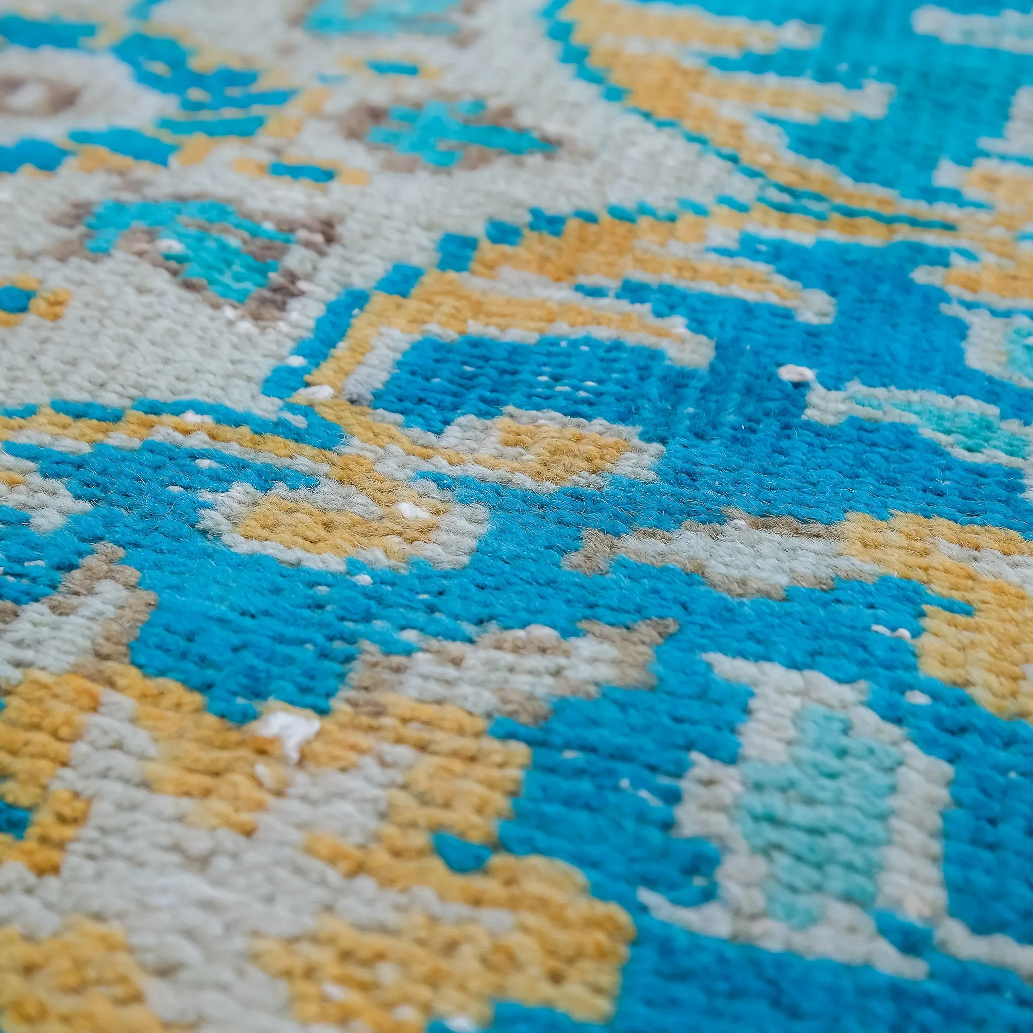 3895 Handwoven Vintage Rug 5'7x8'9