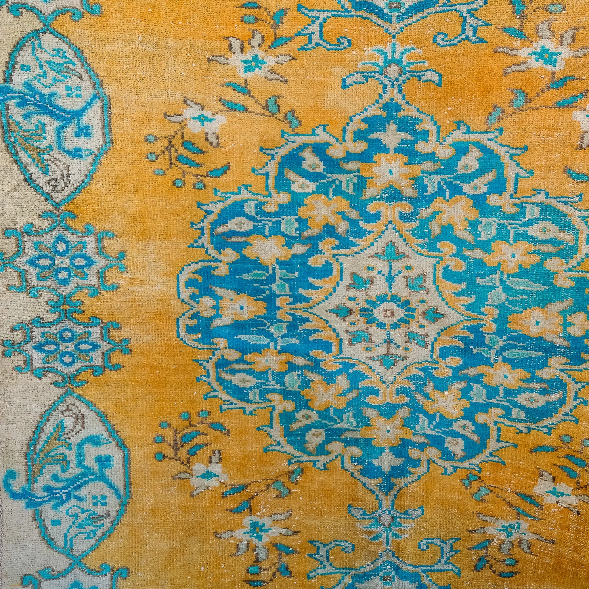 3895 Handwoven Vintage Rug 5'7x8'9