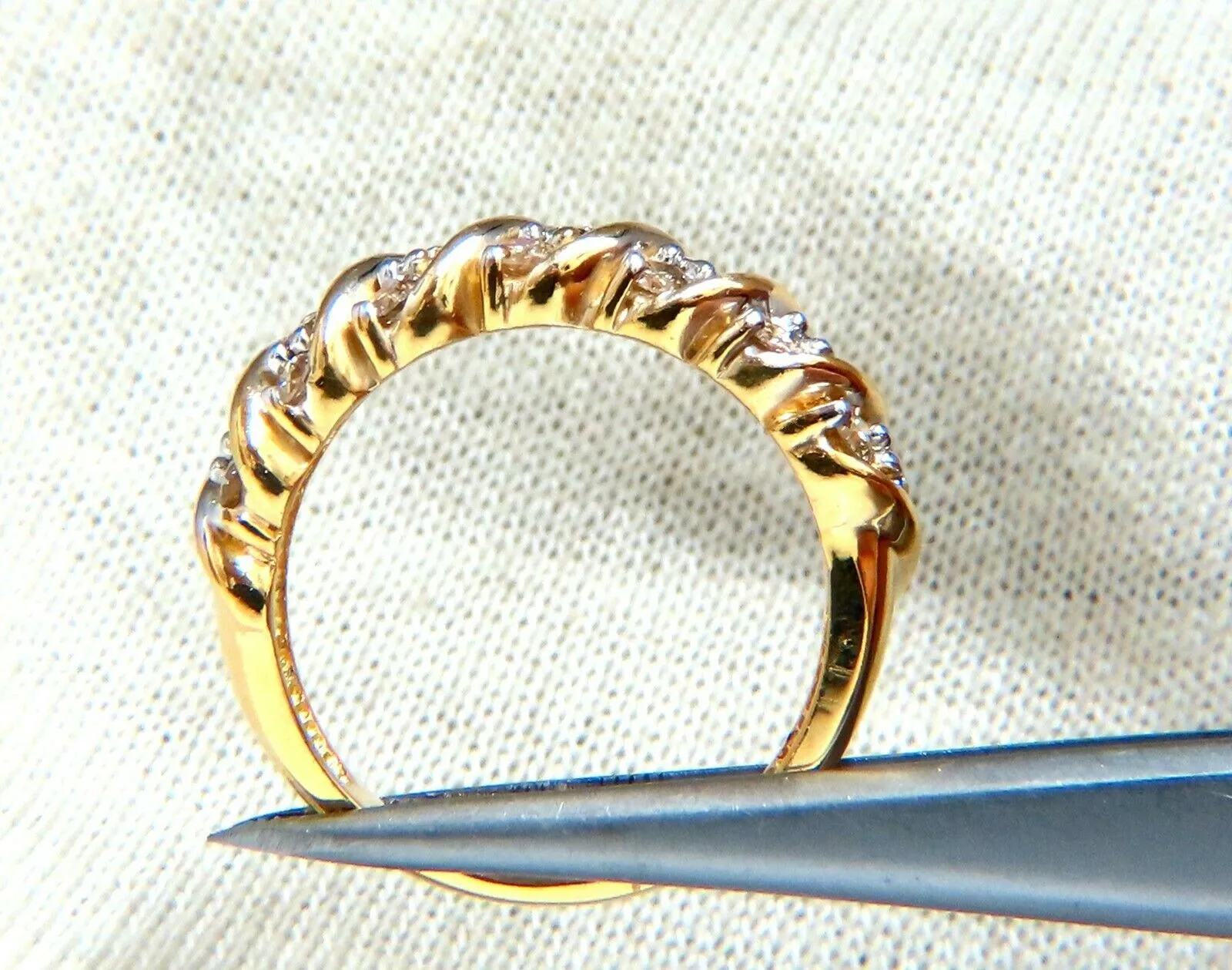.90ct Natural Round diamonds domed band 14kt