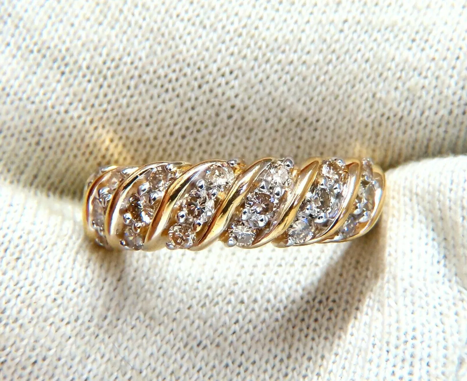 .90ct Natural Round diamonds domed band 14kt