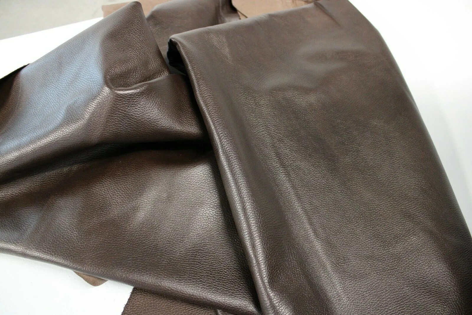 BROWN PEBBLE GRAIN COWHIDE LEATHER-  2.5 oz - 3 oz (1.0 to 1.2mm)