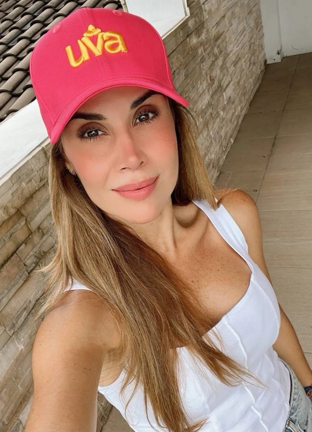 CAP 'AMATE TANTO' PINK