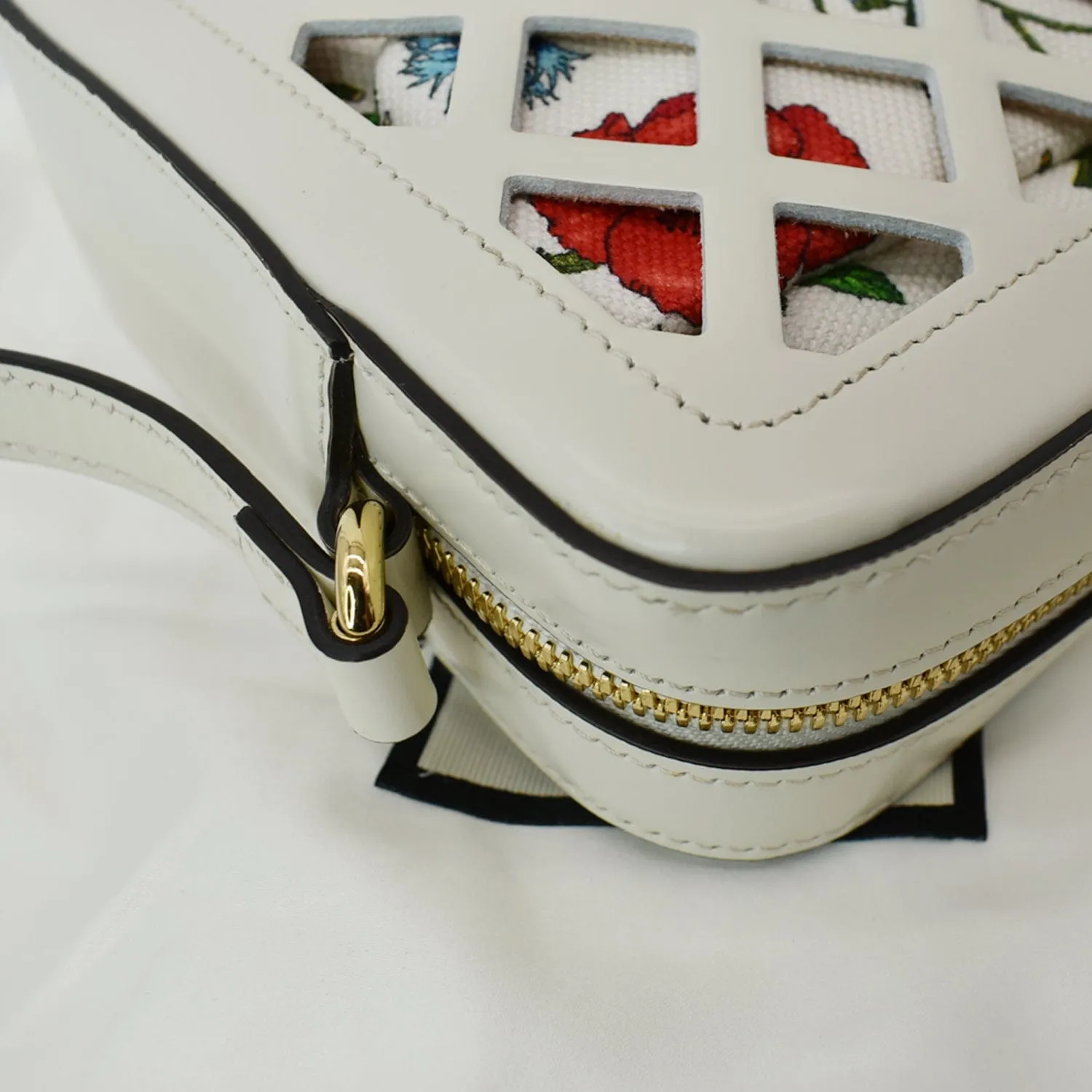 GUCCI Cutout Floral Canval Leather Shoulder Bag 550132 White