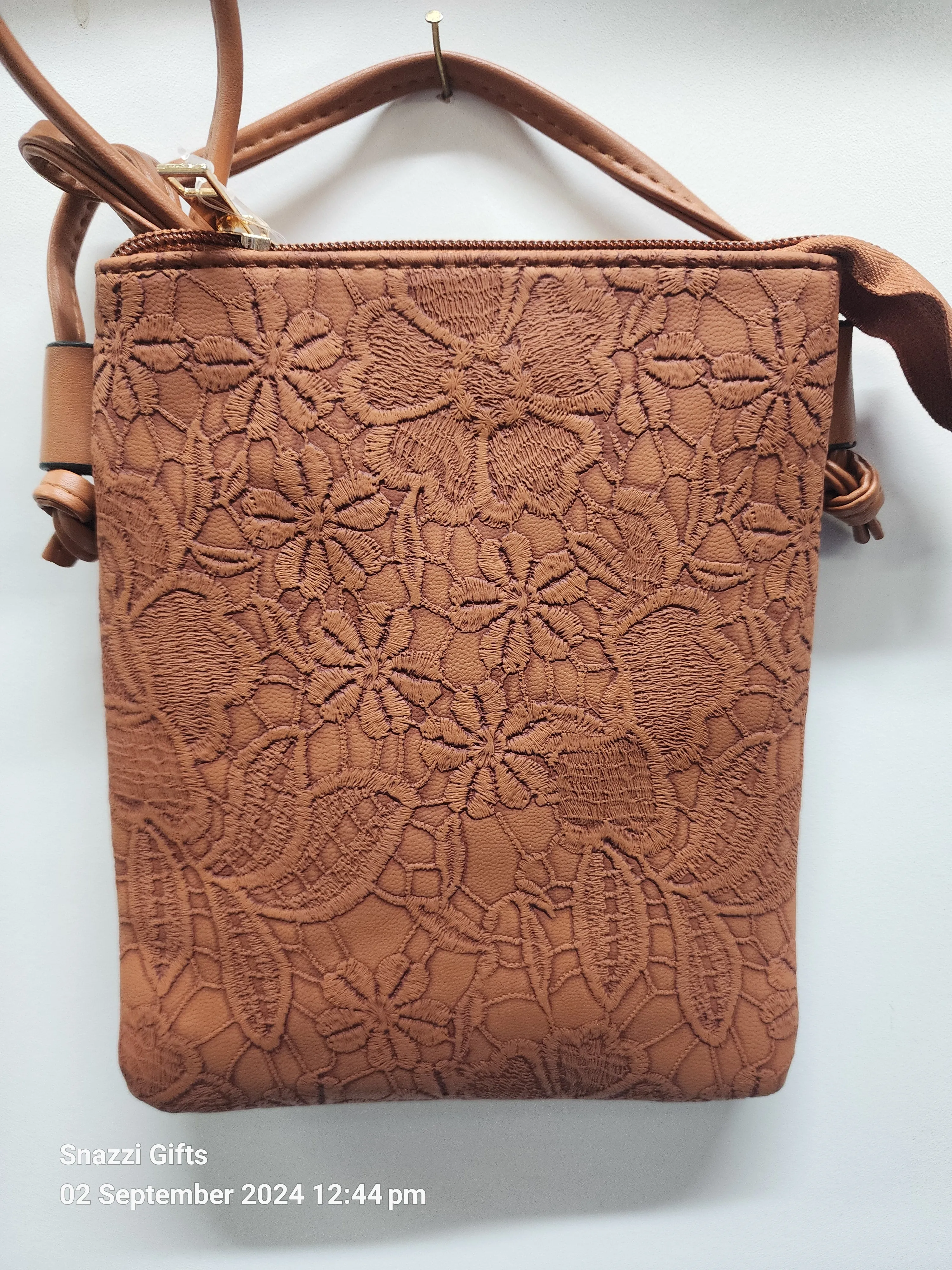 Lace emboss Phone Bag Caramel