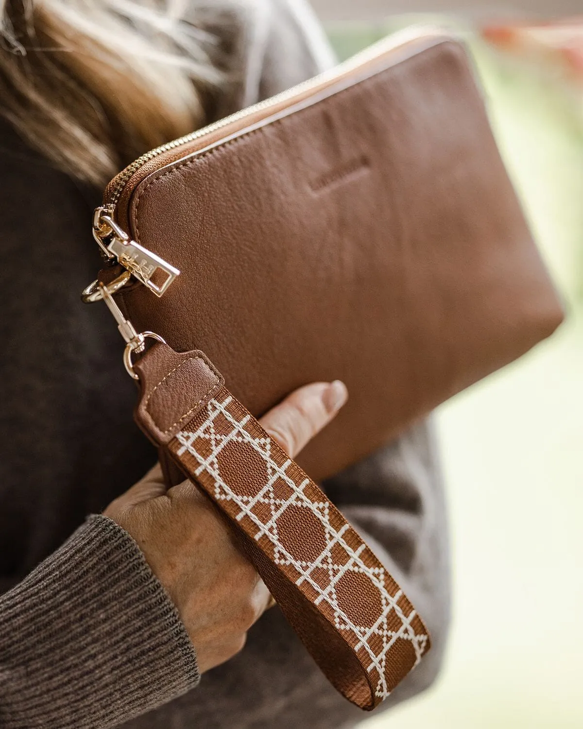 LOUENHIDE Mandy Clutch - Tan