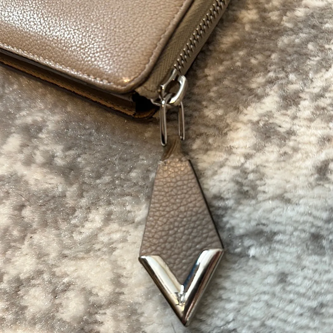 Louis Vuitton Comete Galle Zippy Wallet