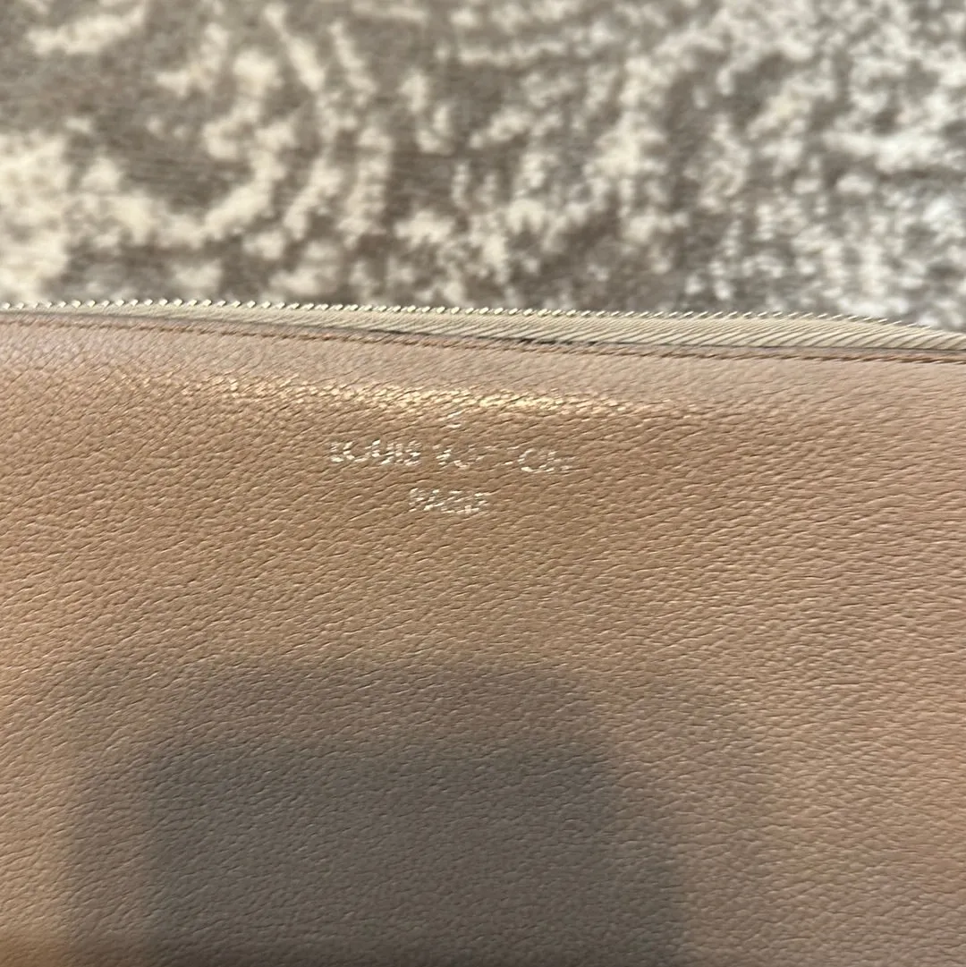 Louis Vuitton Comete Galle Zippy Wallet