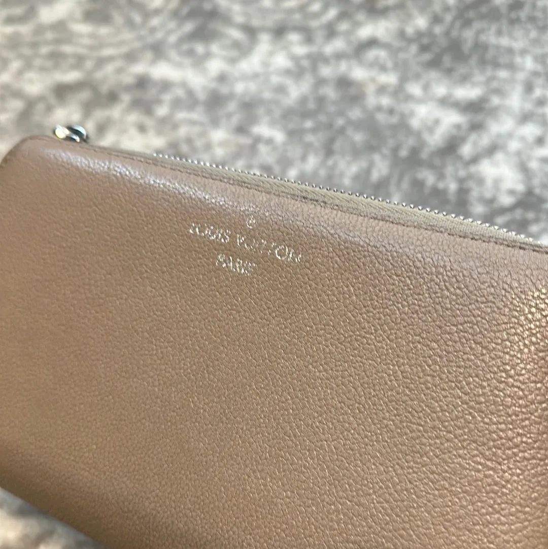 Louis Vuitton Comete Galle Zippy Wallet