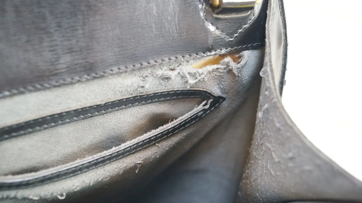 LOUIS VUITTON Epi Leather Black Cluny Shoulder Bag