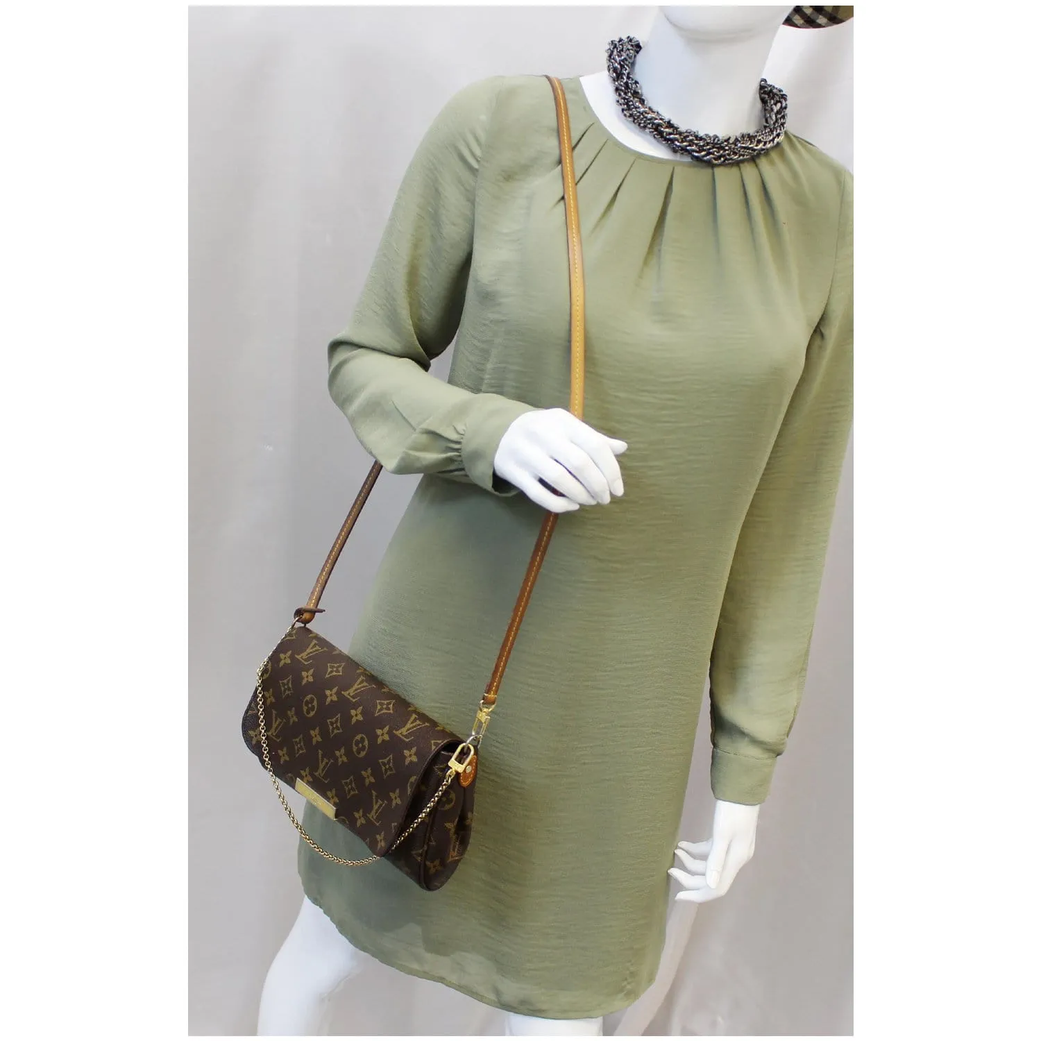 LOUIS VUITTON Favorite MM Monogram Canvas Crossbody Bag