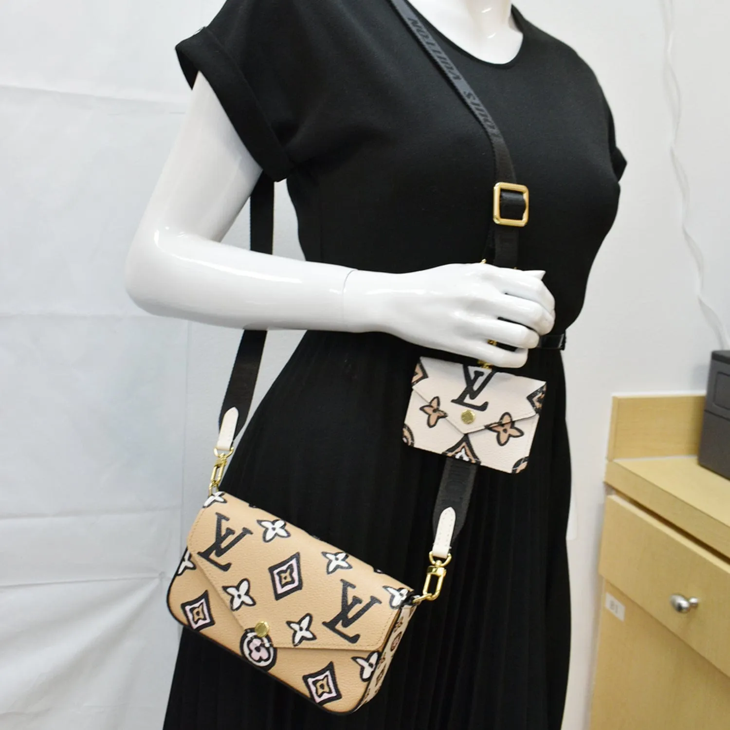 LOUIS VUITTON Felicie Strap & Go Pochette Monogram Canvas Crossbody Bag Arizona Beige