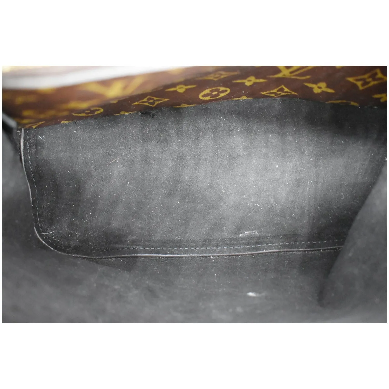 LOUIS VUITTON Neonoe Monogram Canvas Crossbody Bag Brown