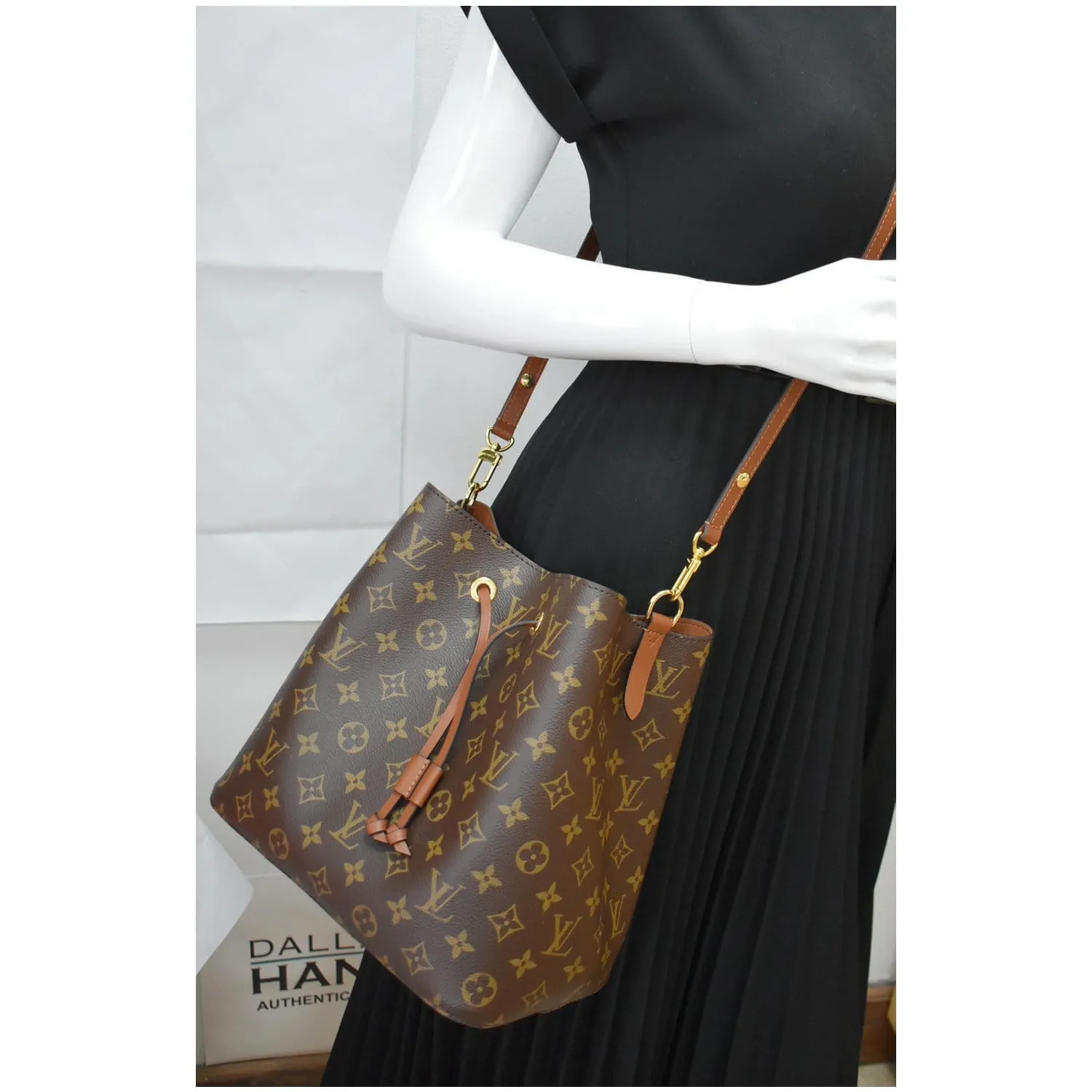 LOUIS VUITTON NeoNoe Monogram Canvas Crossbody Bag Caramel