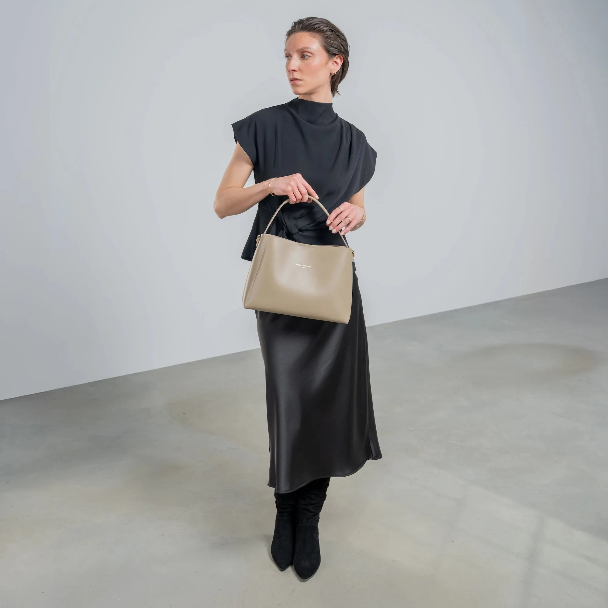 Montmartre Béatrice taupe vegetable tanned leather handbag