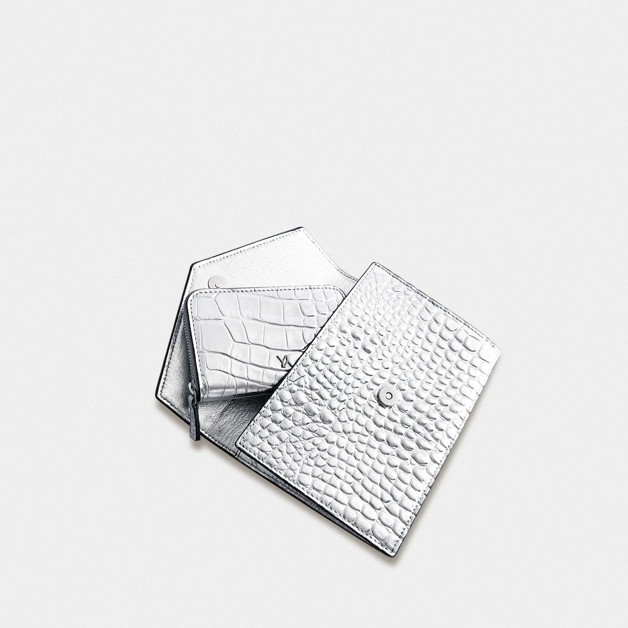 Pouch embossed croc silver