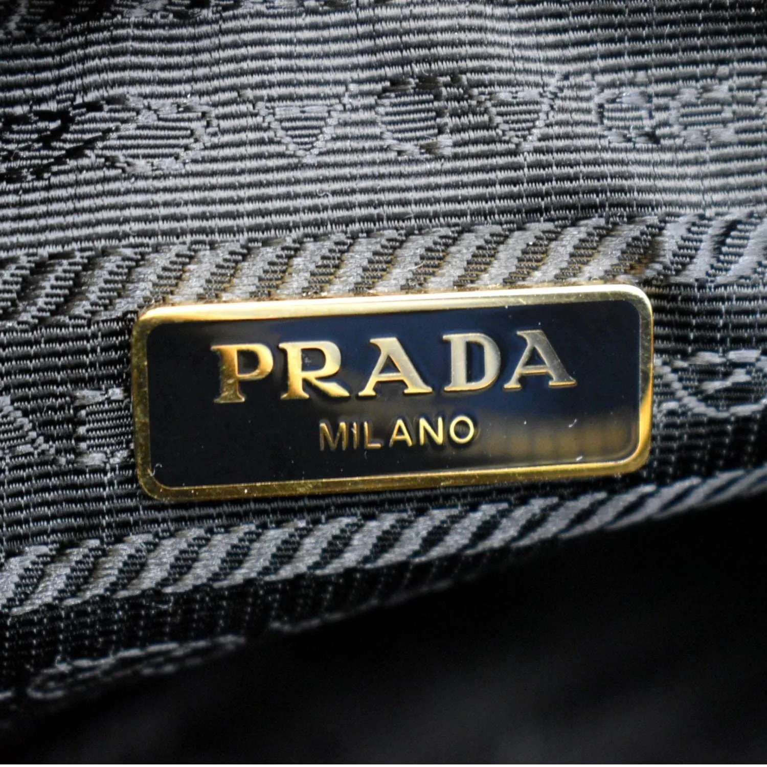 PRADA Re-Edition 2005 Saffiano Leather Shoulder Bag Black