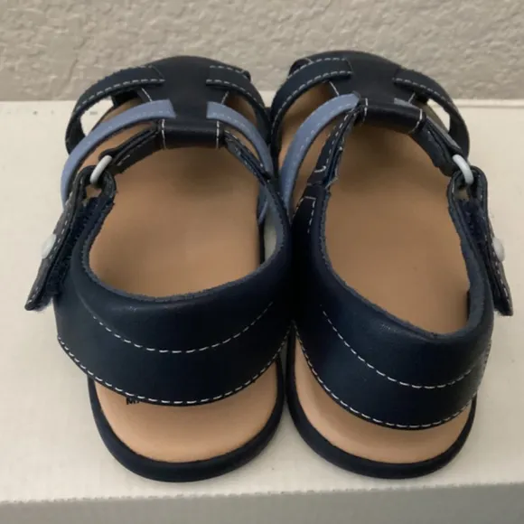 UGG Kolding Fisherman Sandal, size 6/7